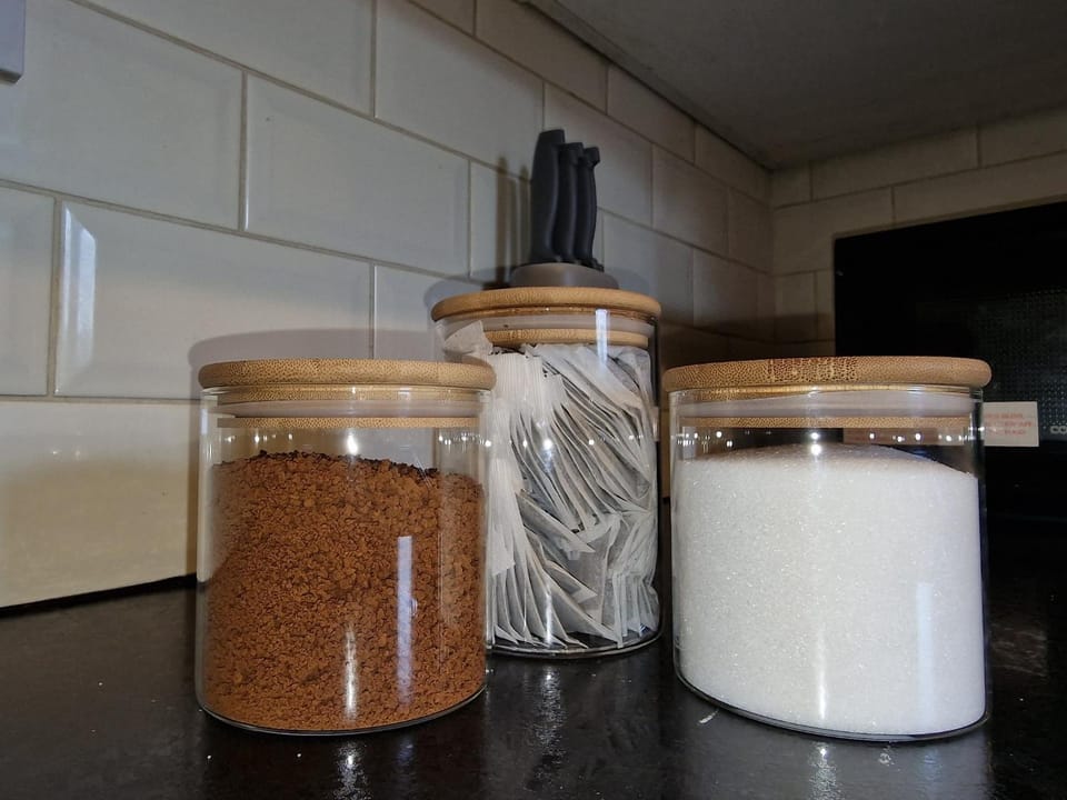 Kitchen or kitchenette, Food and drinks