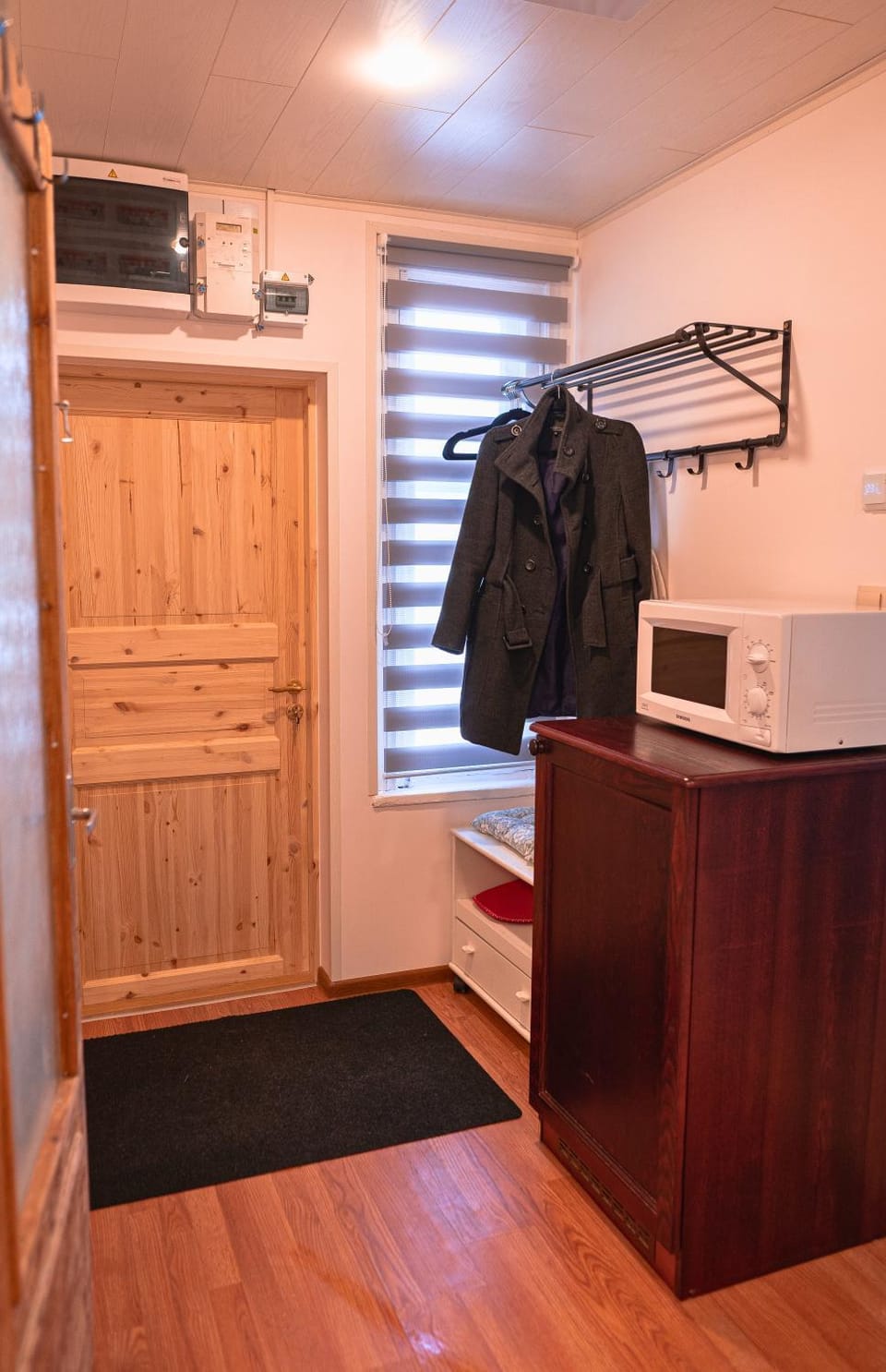 Photo of the whole room, minibar