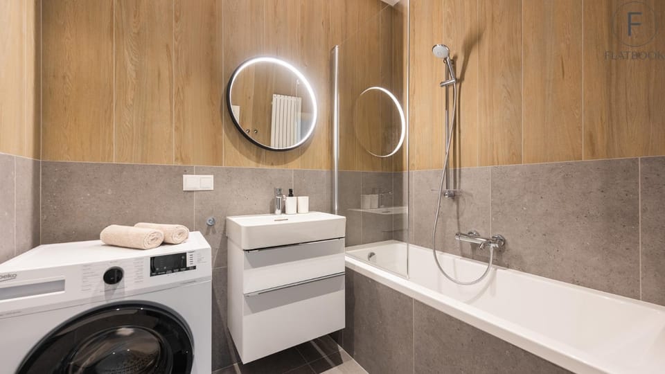 Bathroom, Bath, towels, washing machine