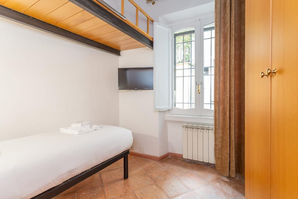 Bed, TV and multimedia, Photo of the whole room, Bedroom, internet, wardrobe