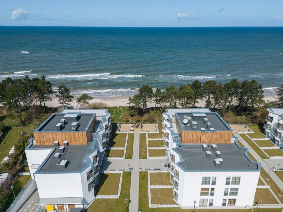 Property building, Day, Natural landscape, Bird's eye view, Beach, City view, Sea view