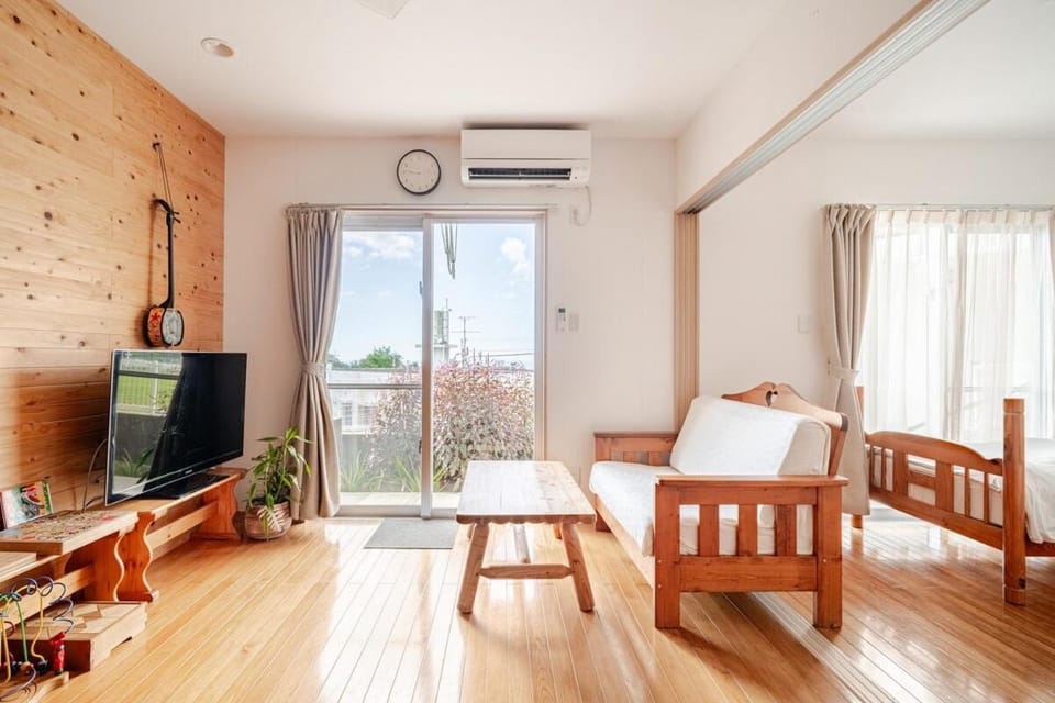 お子様連れ&動物好き大歓迎！産みたての卵を収穫体験できる宿 Apartment in Okinawa Prefecture