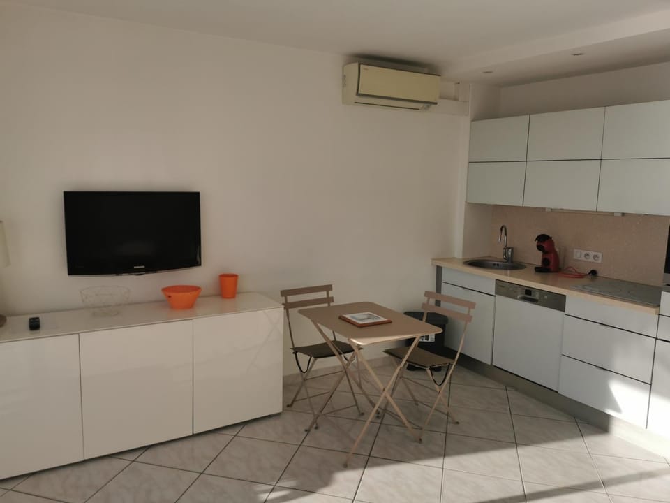 JUAN LES PINS 2P Le Tropique Apartment in Antibes