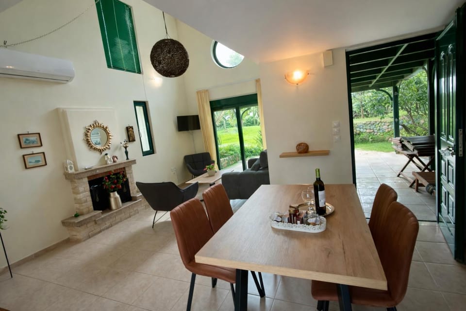 Seating area, Dining area