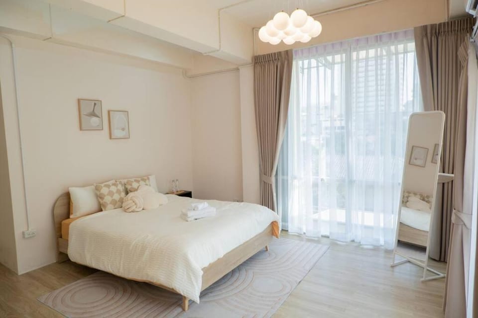 Bed, Photo of the whole room, Bedroom