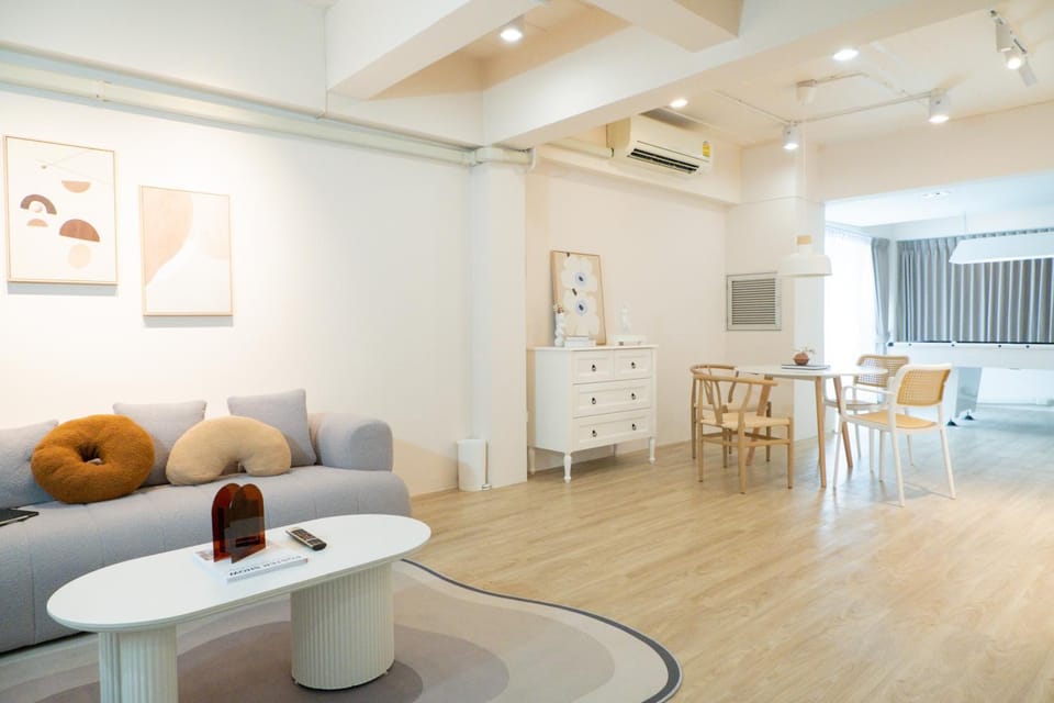 Living room, Seating area