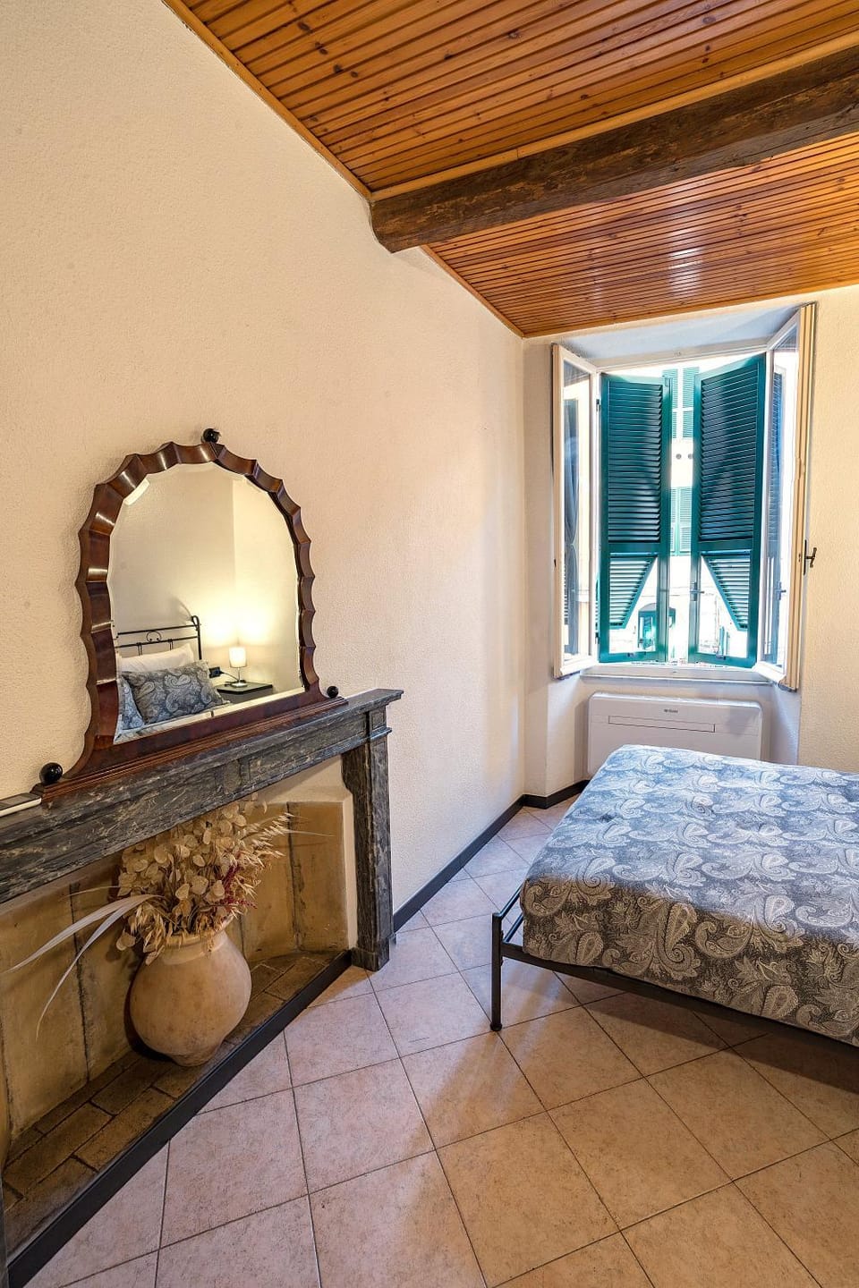 Bedroom, City view, air conditioner