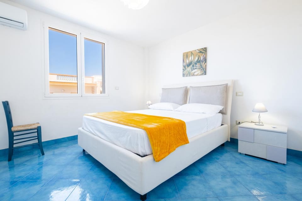 Bed, Photo of the whole room, Bedroom, towels, air conditioner