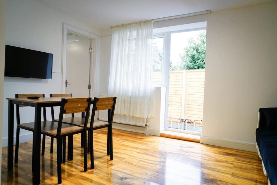 TV and multimedia, Balcony/Terrace, Living room, Seating area, Dining area