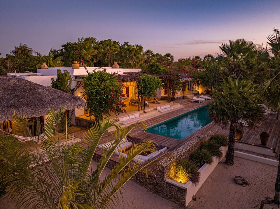 Property building, Day, Garden, Garden view, Pool view, Swimming pool, sunbed