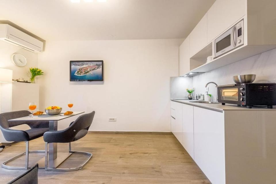 Coffee/tea facilities, Kitchen or kitchenette, Food and drinks, Dining area, minibar, pet friendly, toaster