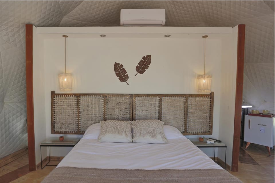 Bed, Photo of the whole room, Bedroom, air conditioner