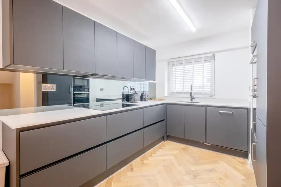 Central 3BD Flat with Balcony in Paddington Apartment in City of Westminster