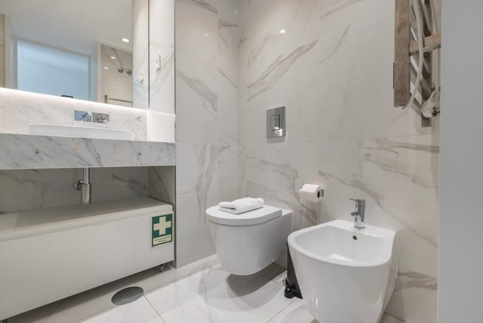Shower, Toilet, Bathroom, bidet, towels