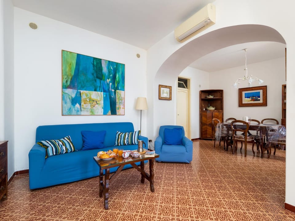 Living room, Seating area, Dining area, furniture, air conditioner