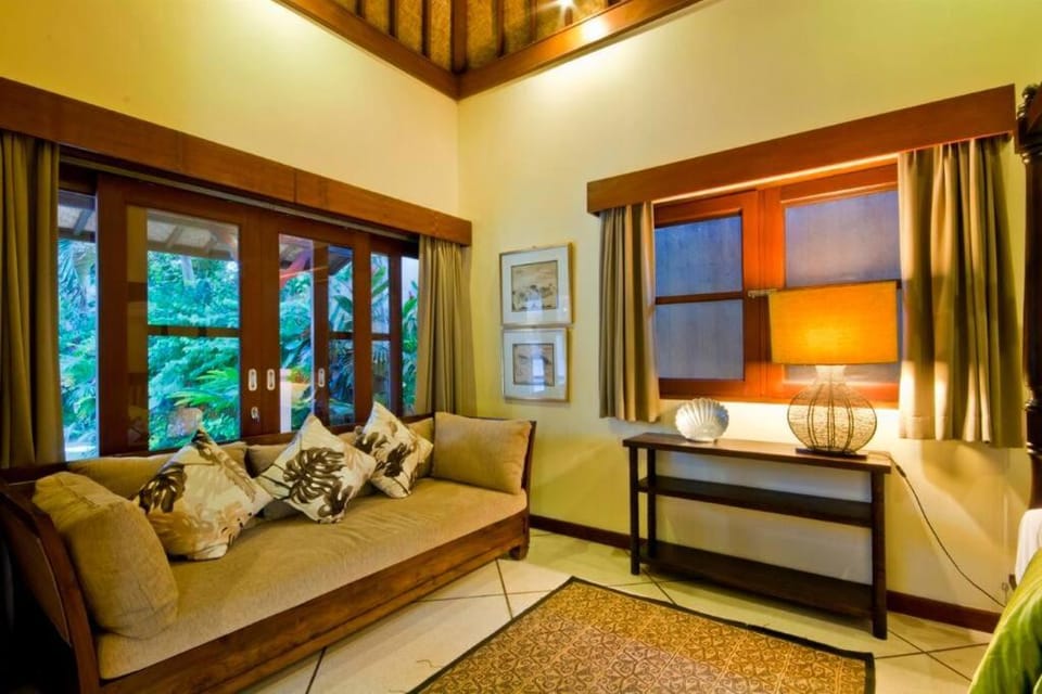 Bed, Garden, Living room, Photo of the whole room, Seating area, Bedroom, Guests