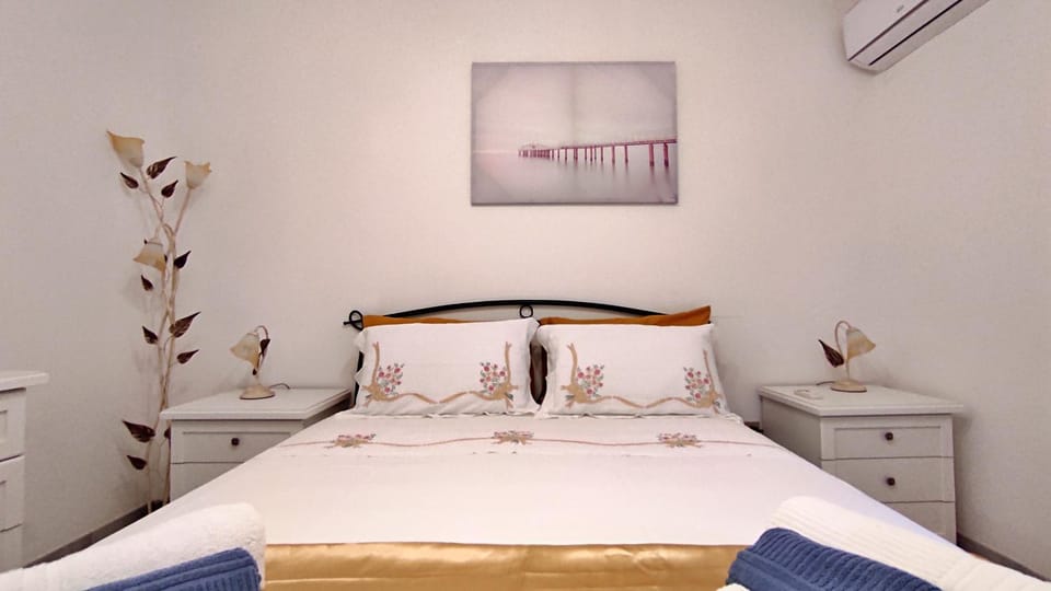 Bed, air conditioner