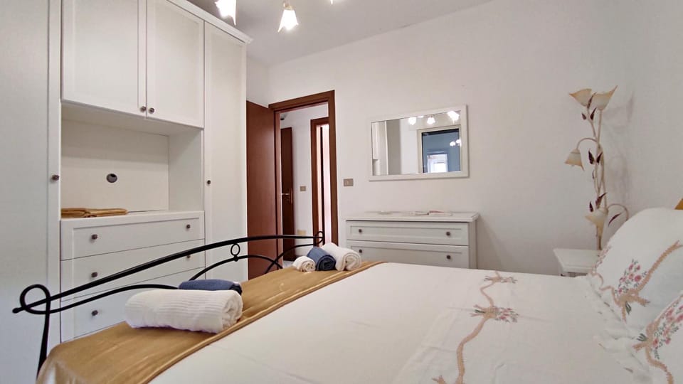 Bed, Bedroom, wardrobe