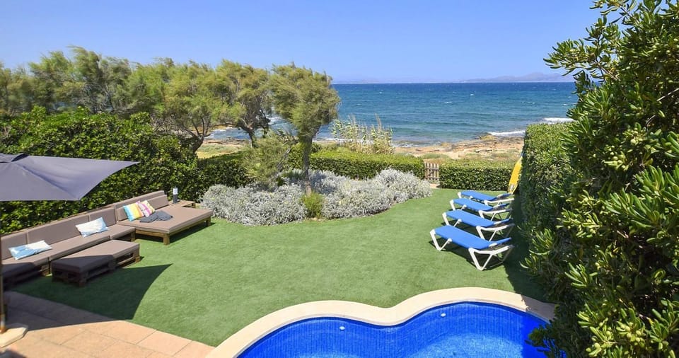 Property building, Balcony/Terrace, Living room, Swimming pool