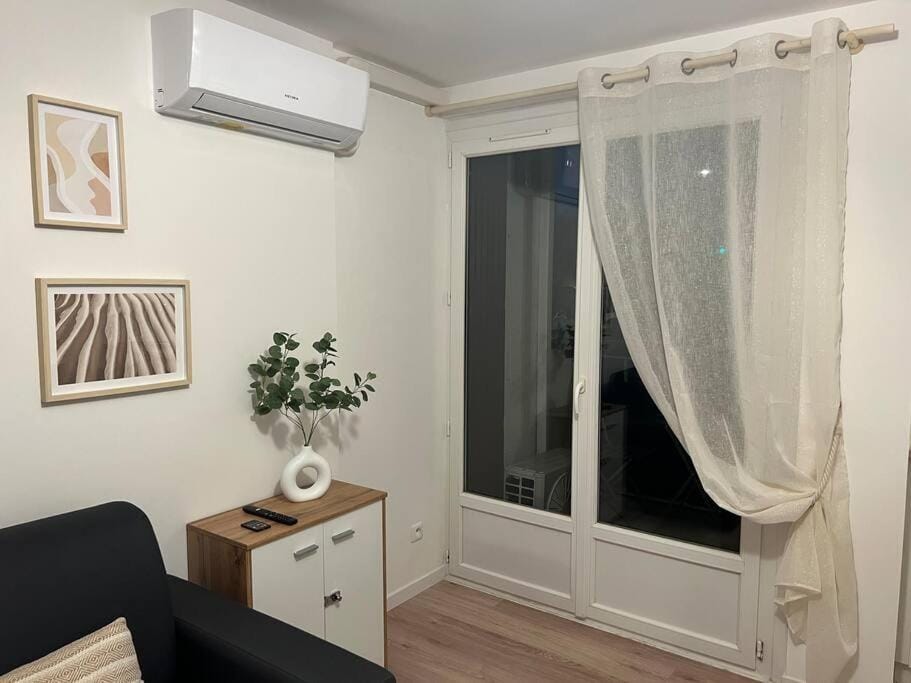 Living room, air conditioner