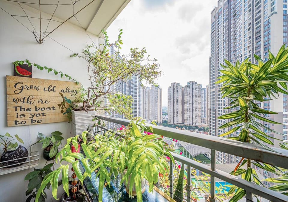 Property building, Spring, Garden, View (from property/room), Balcony/Terrace, City view, Garden view