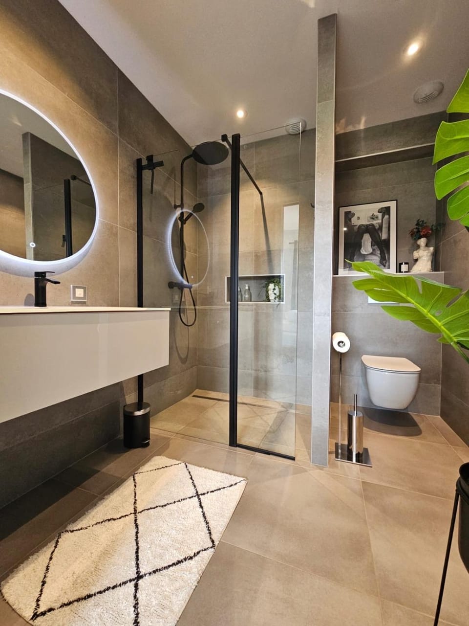 Shower, Toilet, Bathroom, towels