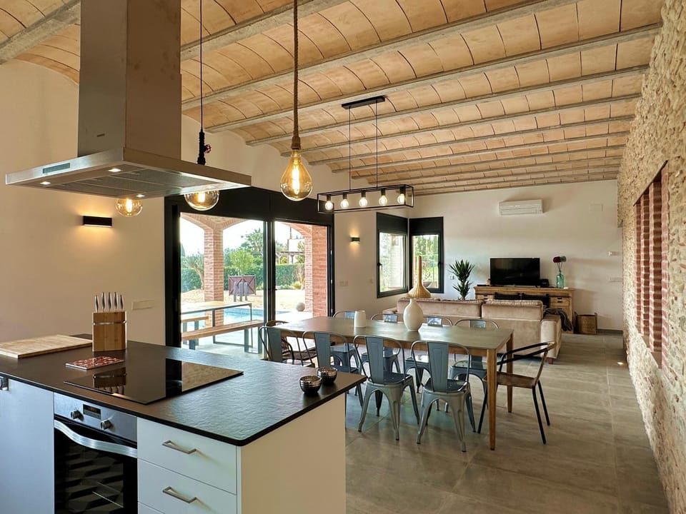 Kitchen or kitchenette, Living room, Dining area