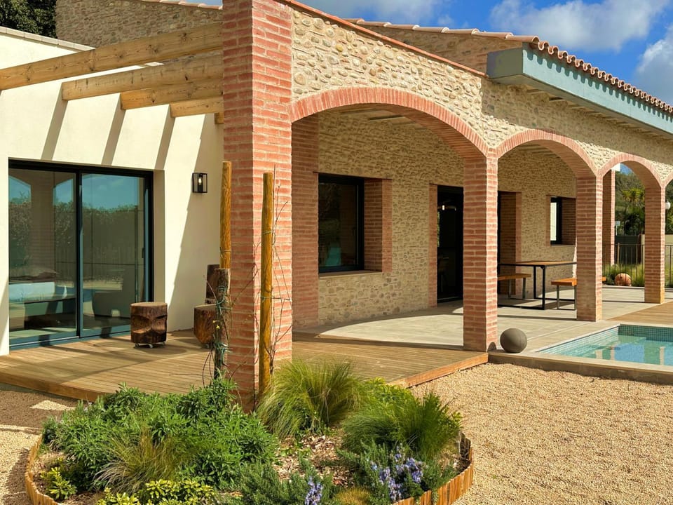 Facade/entrance, Summer, Balcony/Terrace, Swimming pool