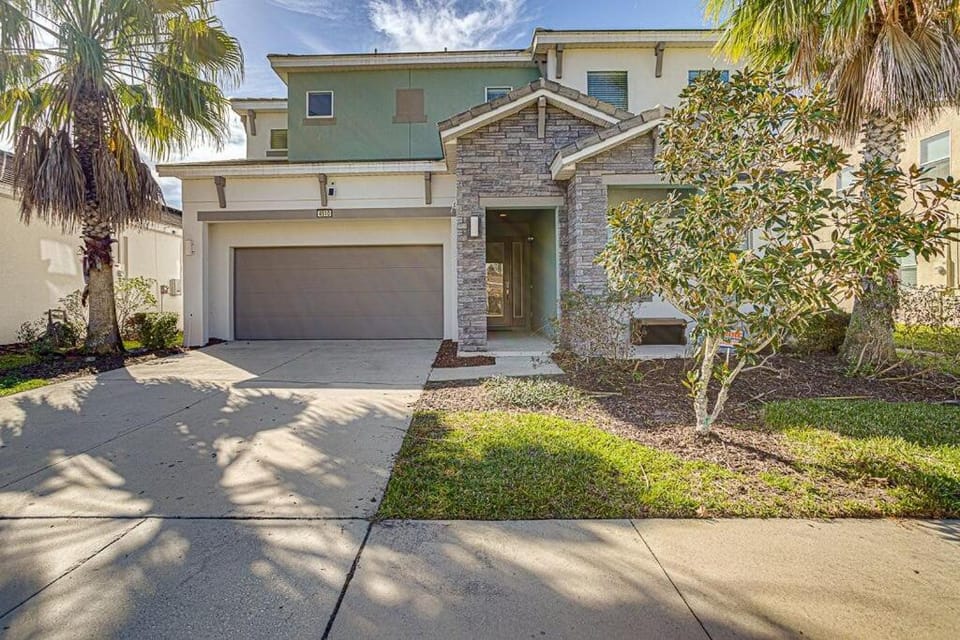 #371-Stunning 6 bed with modern decor, south facing pool and spa overlooking water Villa in Kissimmee