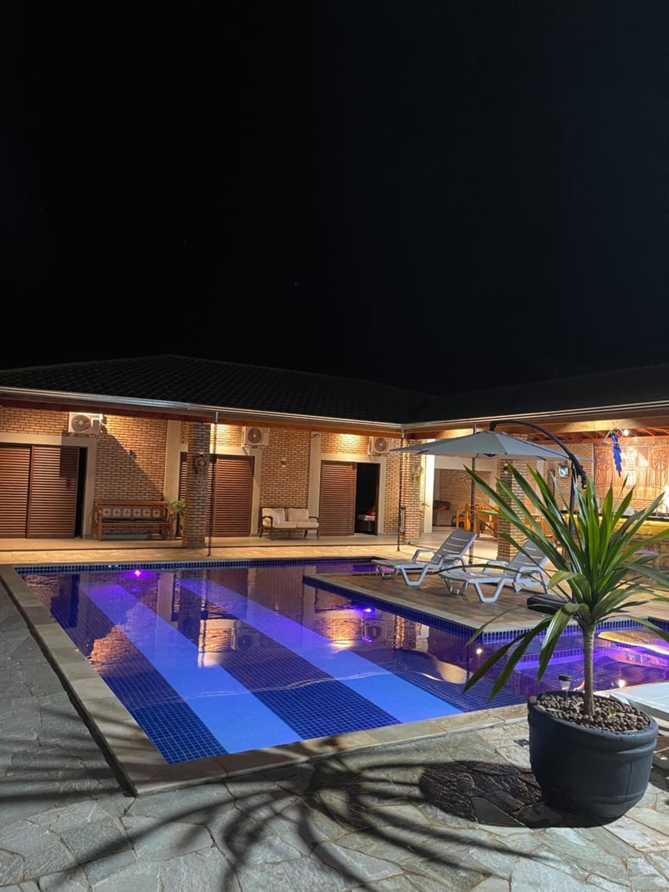 Chácara ilha do Sol com piscina aquecida e beach tênis Próximo do Thermas House in State of São Paulo
