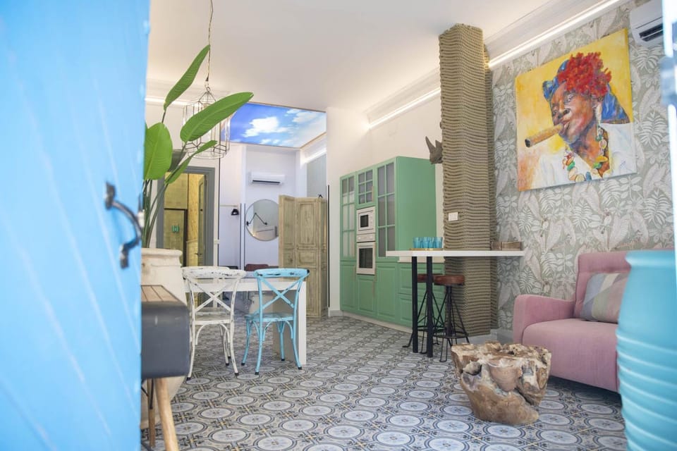 Kitchen or kitchenette, Living room, Seating area, Dining area, air conditioner