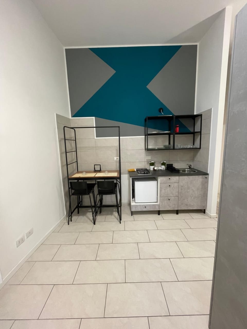 Kitchen or kitchenette, Seating area, stove