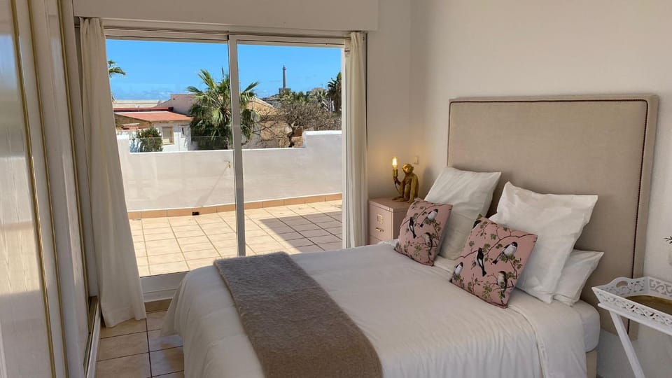 View (from property/room), Balcony/Terrace, Bedroom