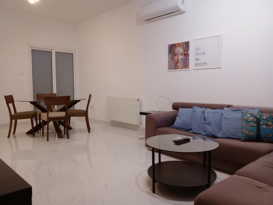Living room, Seating area, Dining area, air conditioner