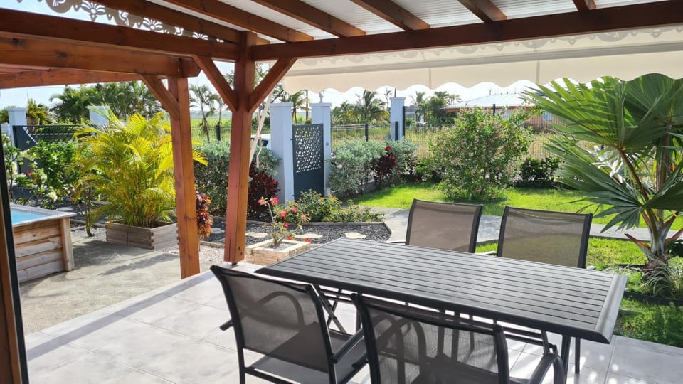 Property building, Patio, Facade/entrance, Garden view