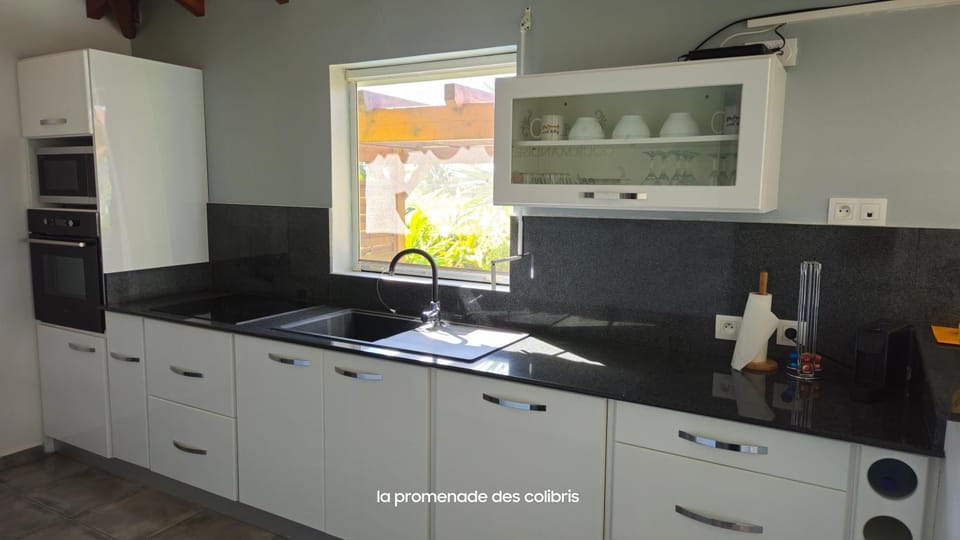 Kitchen or kitchenette, dishwasher, stove