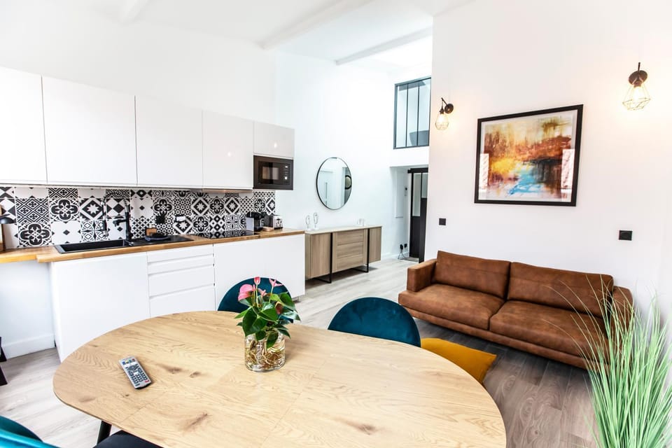 Kitchen or kitchenette, Living room, Seating area