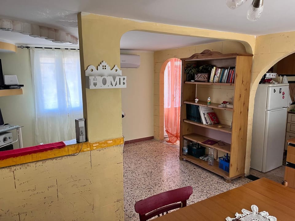 Communal lounge/ TV room, Library, TV and multimedia