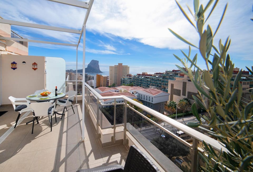 View (from property/room), Balcony/Terrace, City view