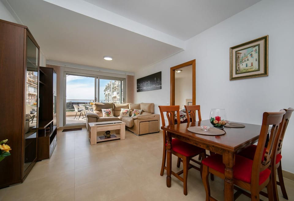 Communal lounge/ TV room, Dining area