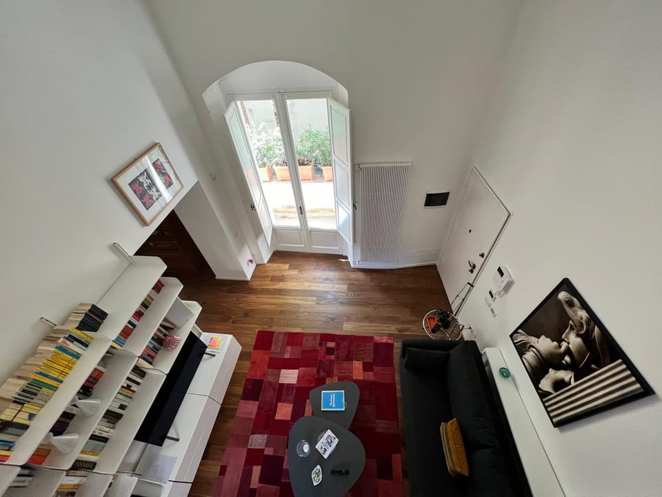 Living room, Photo of the whole room