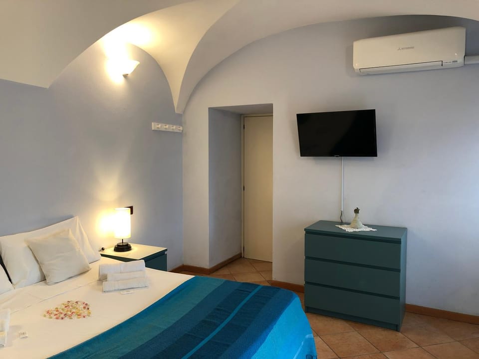 TV and multimedia, Bedroom, air conditioner