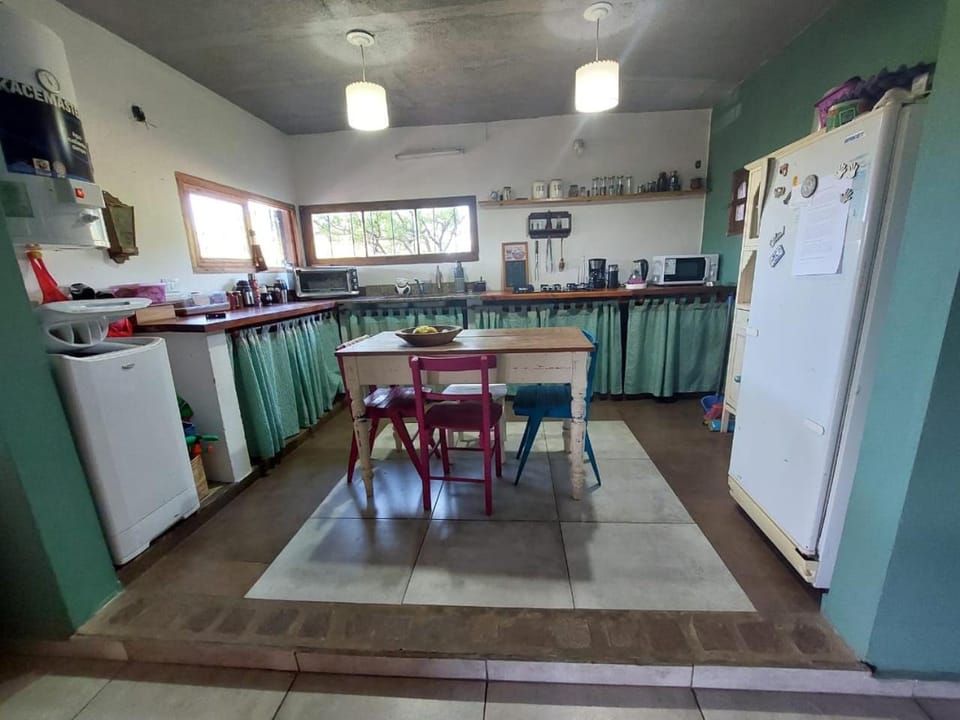 Kitchen or kitchenette, Dining area, minibar, oven, pet friendly, stove