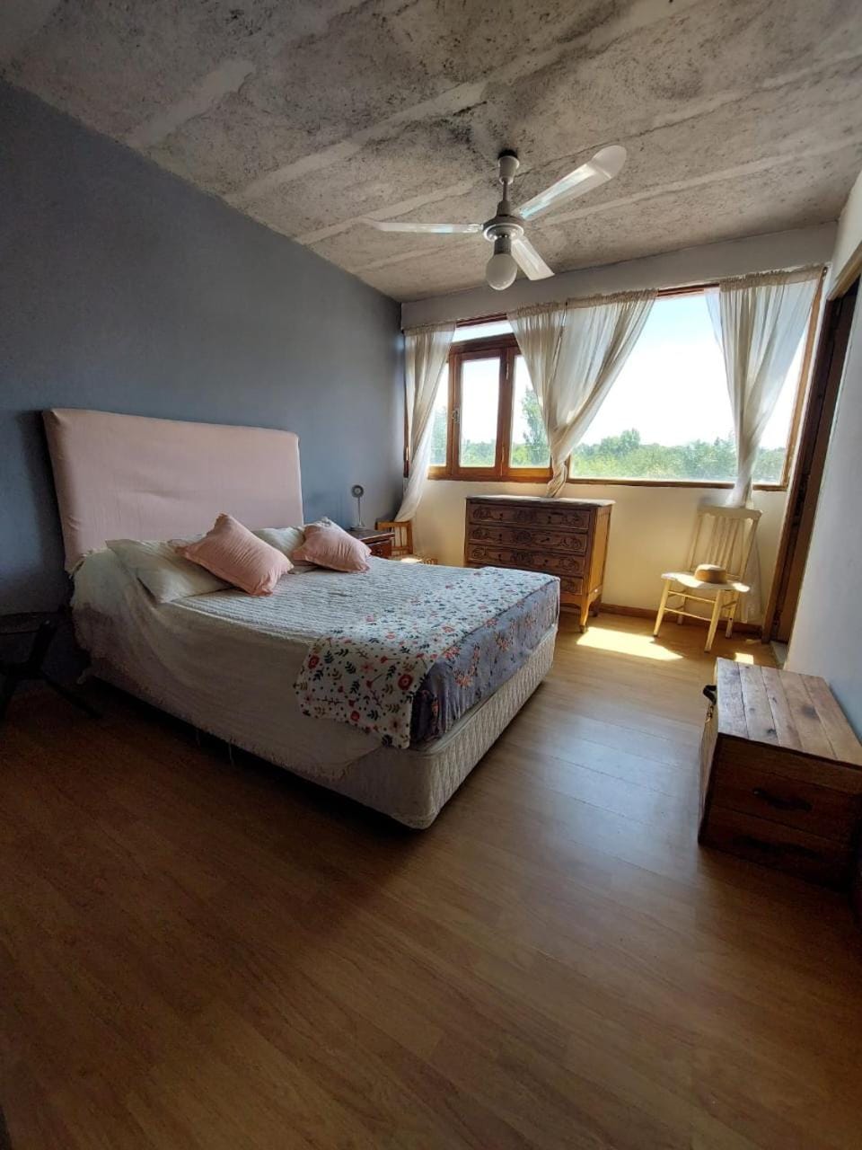 Bed, Photo of the whole room, Bedroom, fireplace