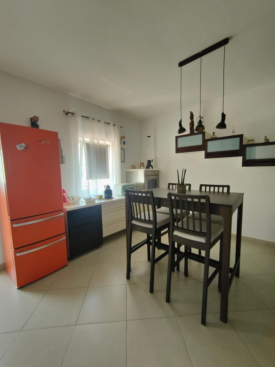 Day, Living room, Food and drinks, Dining area, Breakfast, oven