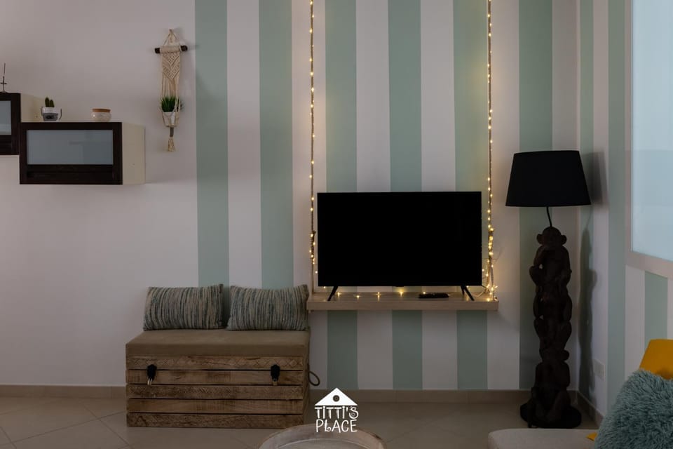 TV and multimedia, Living room, Evening entertainment
