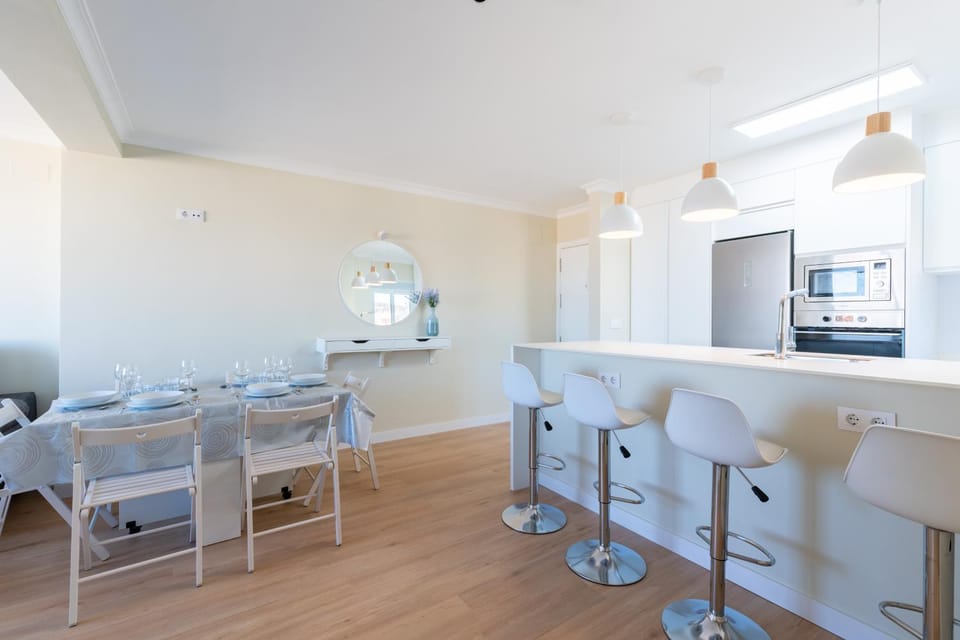 Kitchen or kitchenette, Living room, Dining area, minibar, pet friendly
