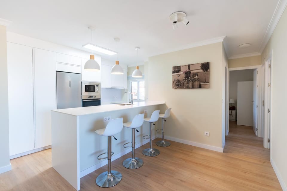 Kitchen or kitchenette, Living room, minibar, pet friendly