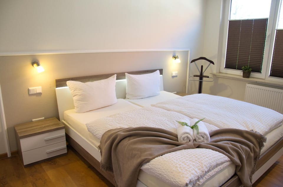 Bed, Photo of the whole room, Bedroom, towels