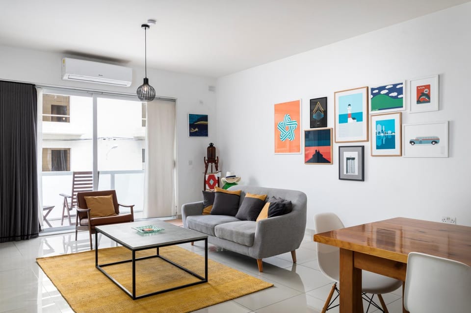 Chic, Modern & Spacious 2BR Apartment close to the sea - Marsaskala Apartment in Marsaskala